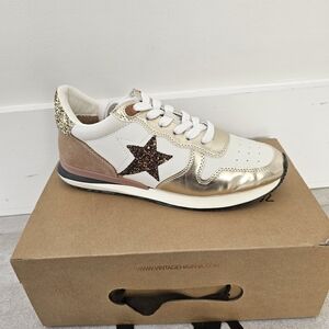 Vintage Havana Women's Gold, White, and Brown Sneakers